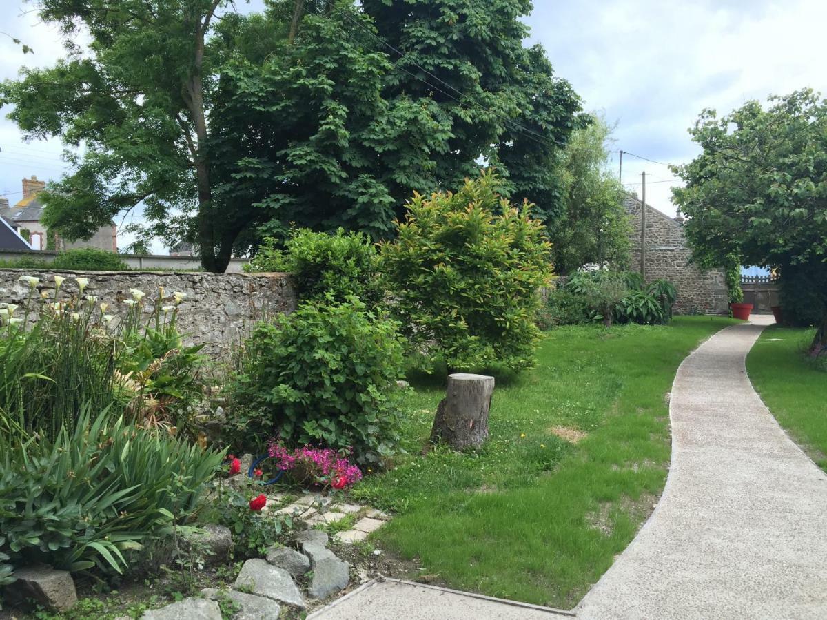 Bed and Breakfast L'Ermitage Saint-Vaast-la-Hougue Exterior foto